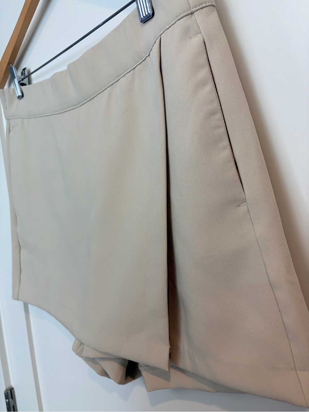 Frank And Oak Beige Tailored Skort Size M Pull-On Mini Skirt Shorts Neutral